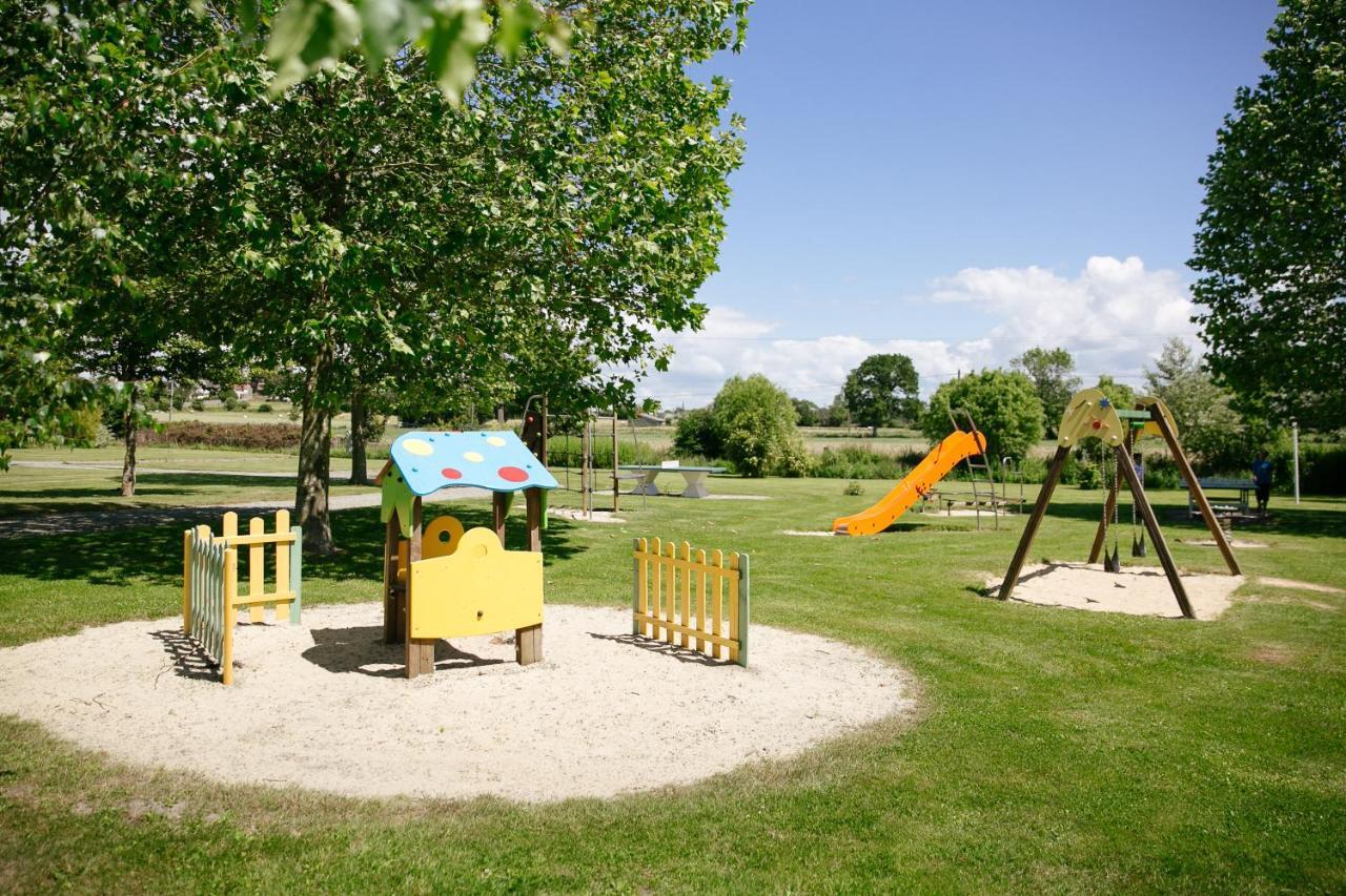 Camping Saint Michel Courtils المظهر الخارجي الصورة
