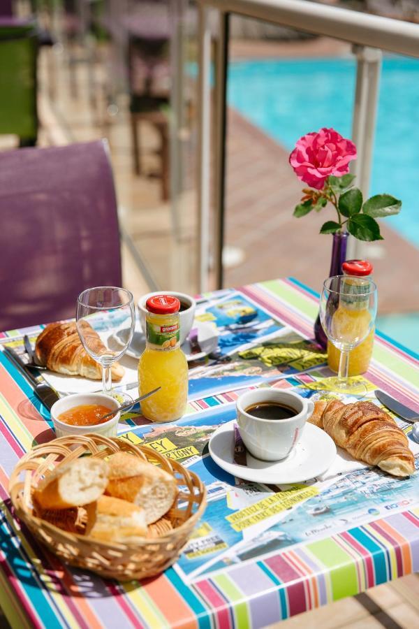 Camping Saint Michel Courtils المظهر الخارجي الصورة